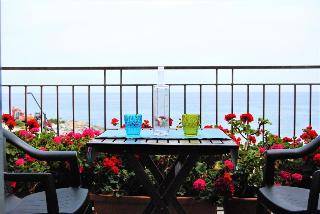 Tramonto Sul Mare - Sea Suite Savone Extérieur photo