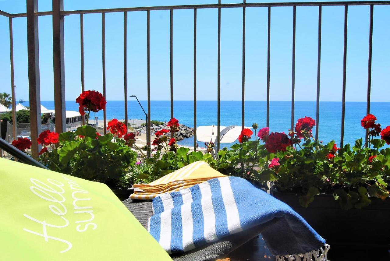 Tramonto Sul Mare - Sea Suite Savone Extérieur photo
