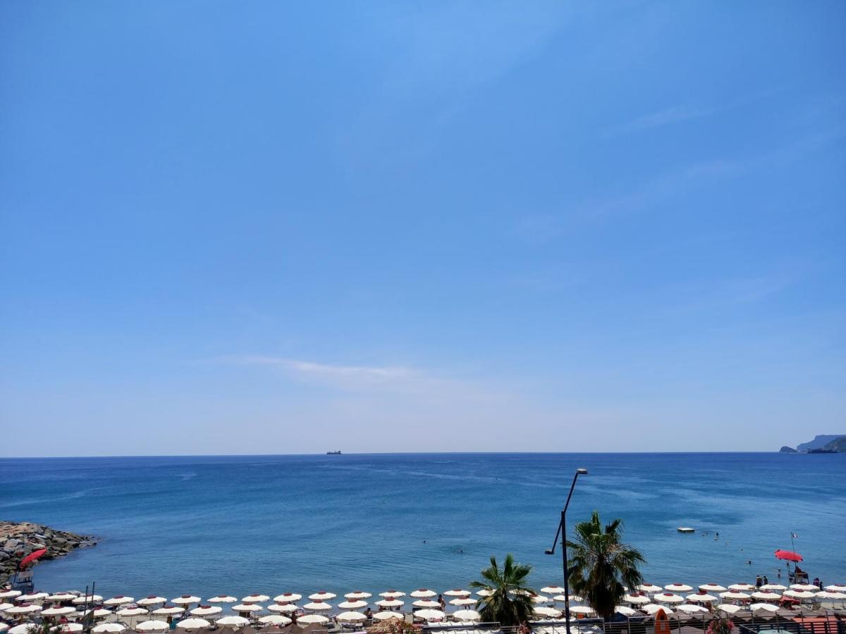 Tramonto Sul Mare - Sea Suite Savone Extérieur photo