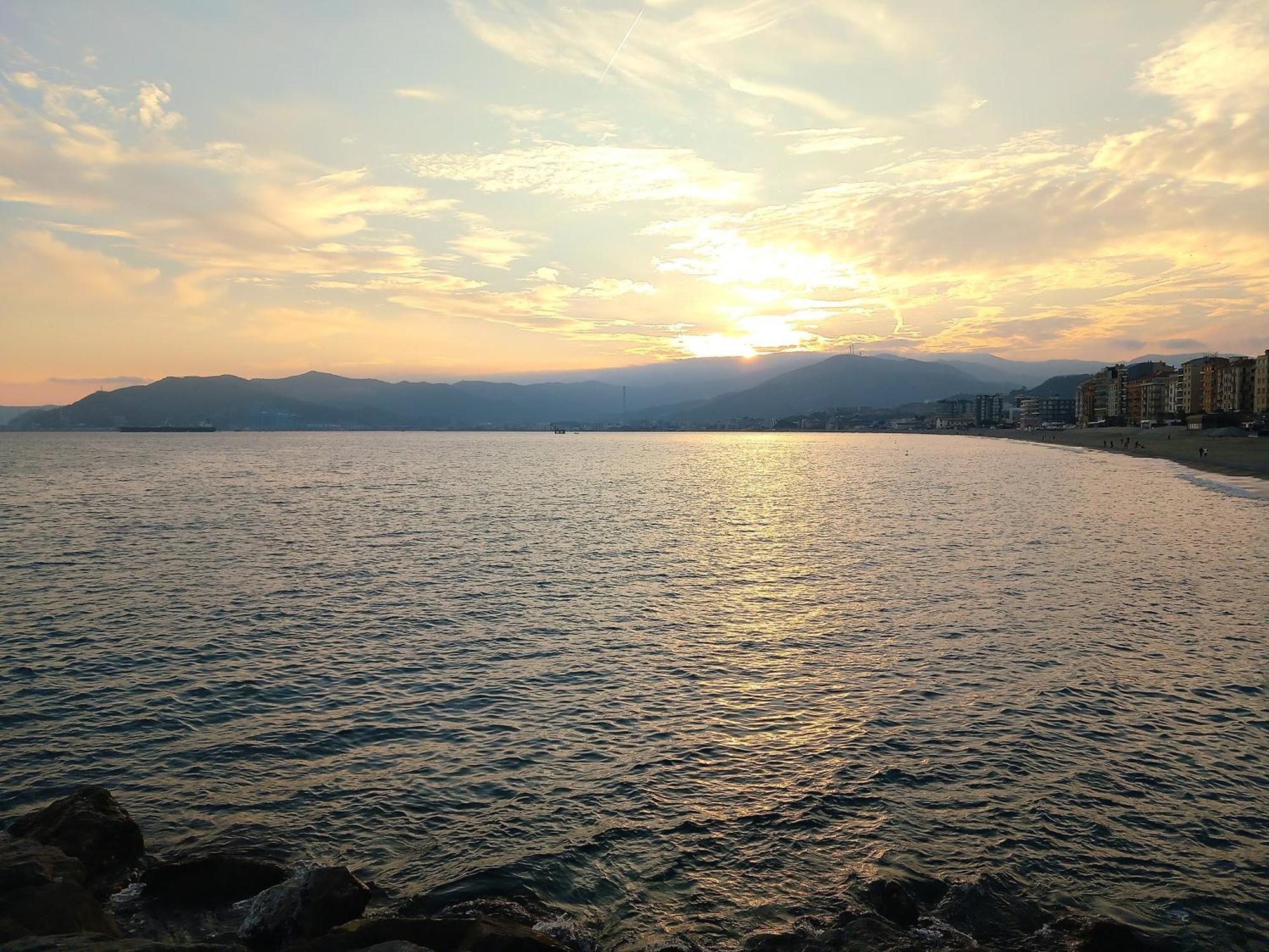 Tramonto Sul Mare - Sea Suite Savone Extérieur photo