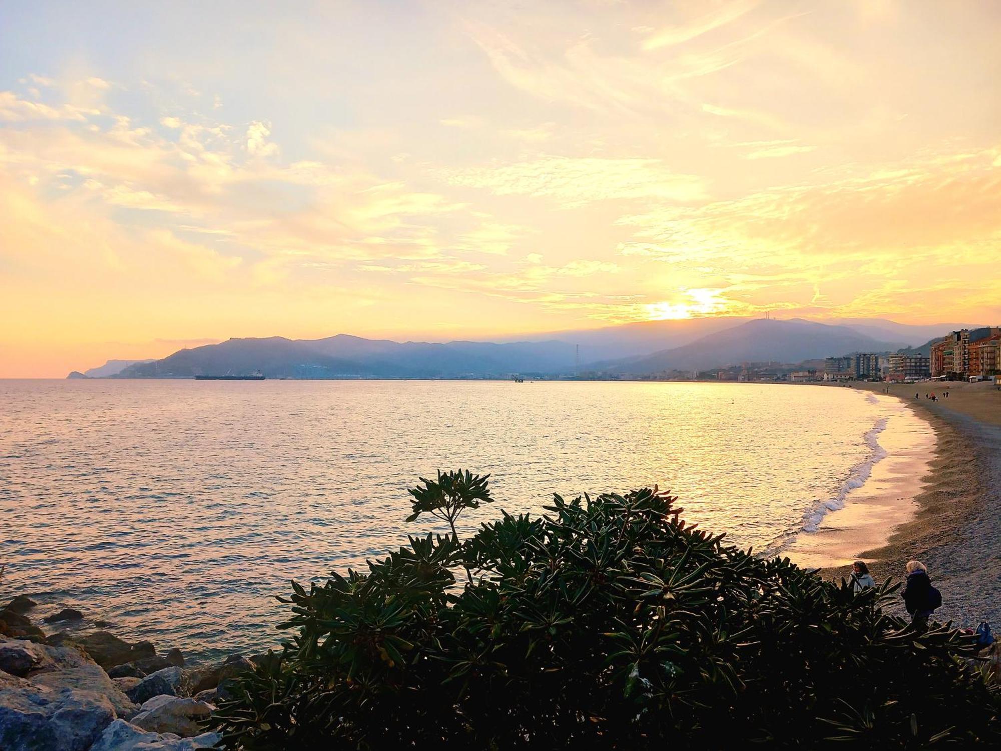 Tramonto Sul Mare - Sea Suite Savone Extérieur photo