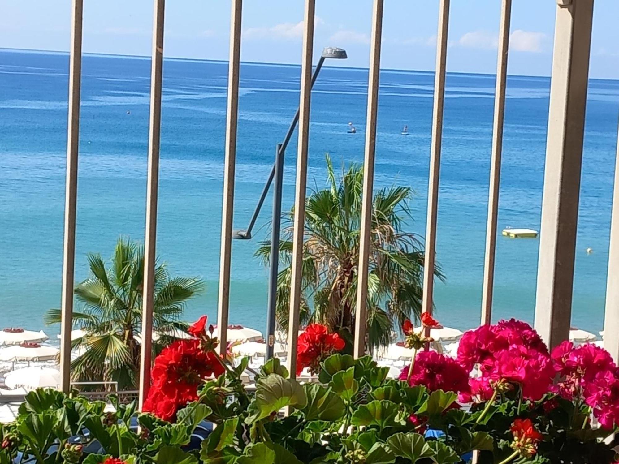 Tramonto Sul Mare - Sea Suite Savone Extérieur photo
