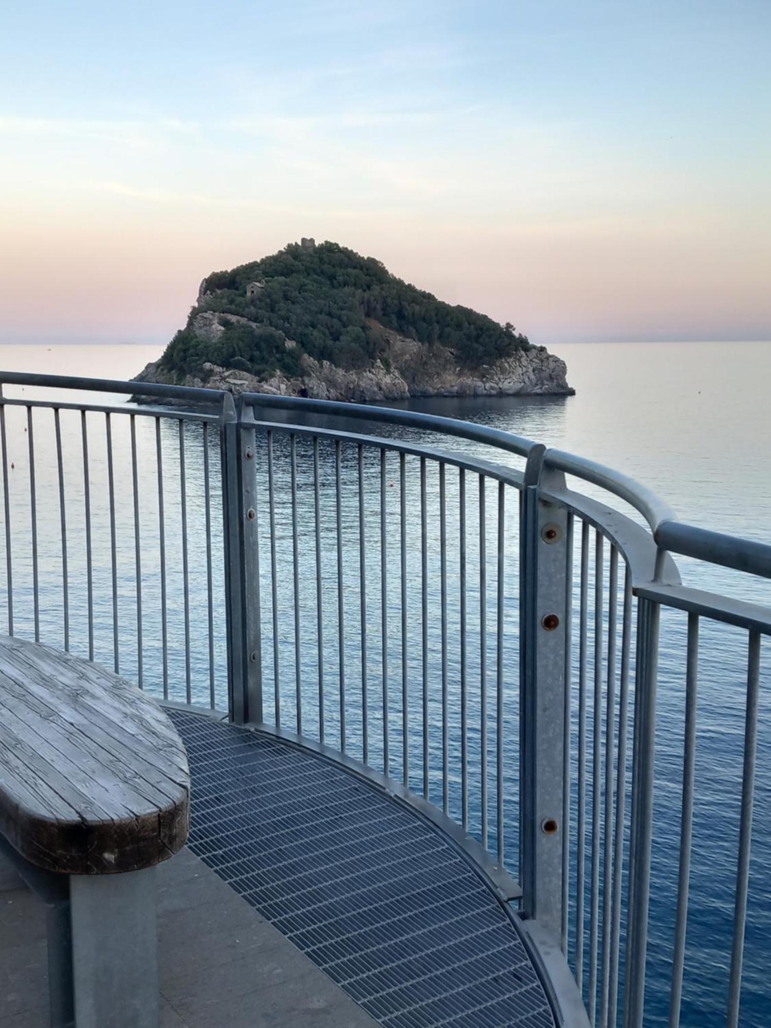 Tramonto Sul Mare - Sea Suite Savone Extérieur photo
