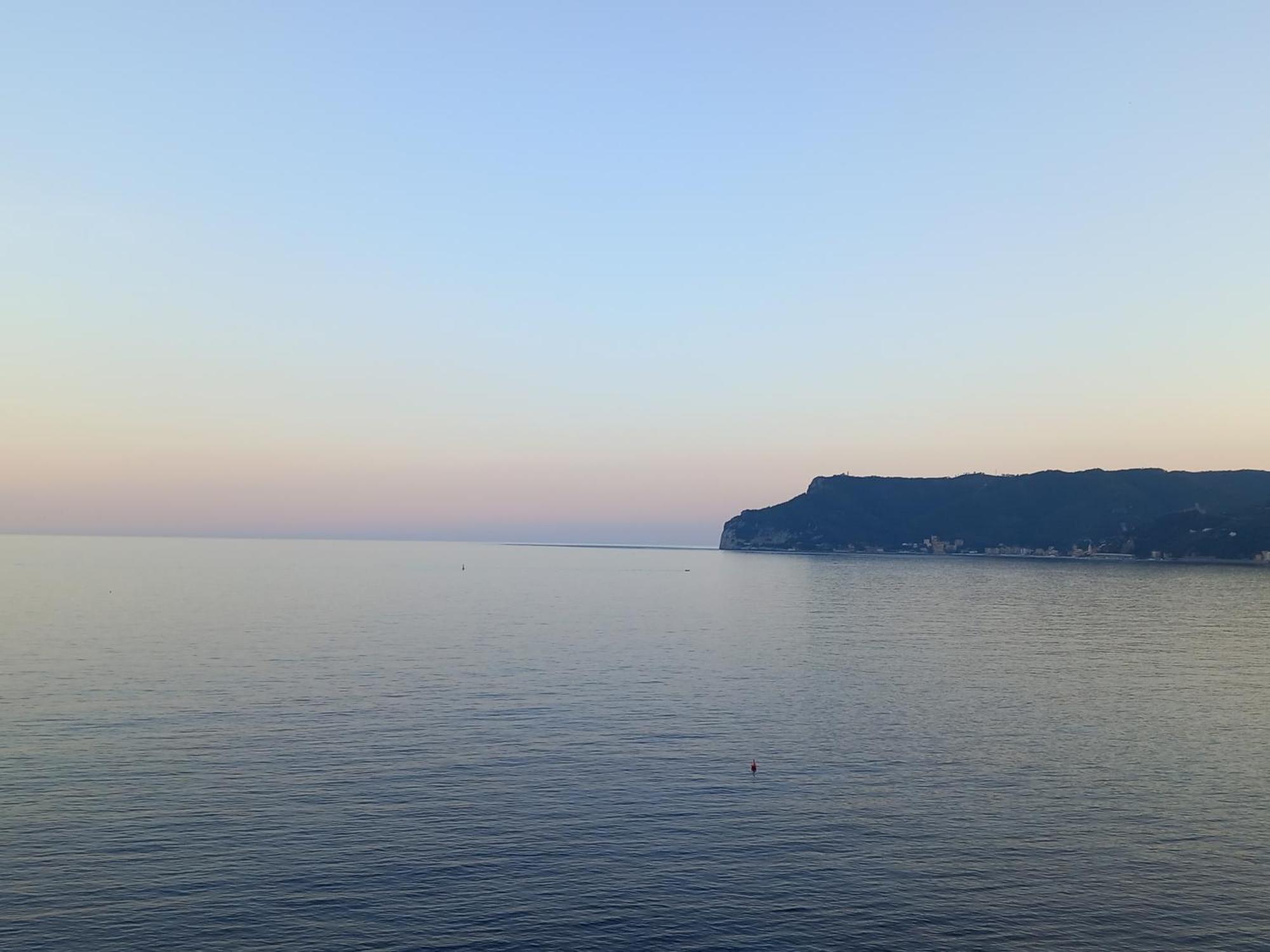 Tramonto Sul Mare - Sea Suite Savone Extérieur photo