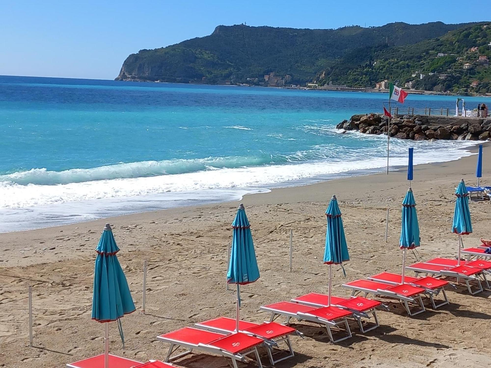 Tramonto Sul Mare - Sea Suite Savone Extérieur photo