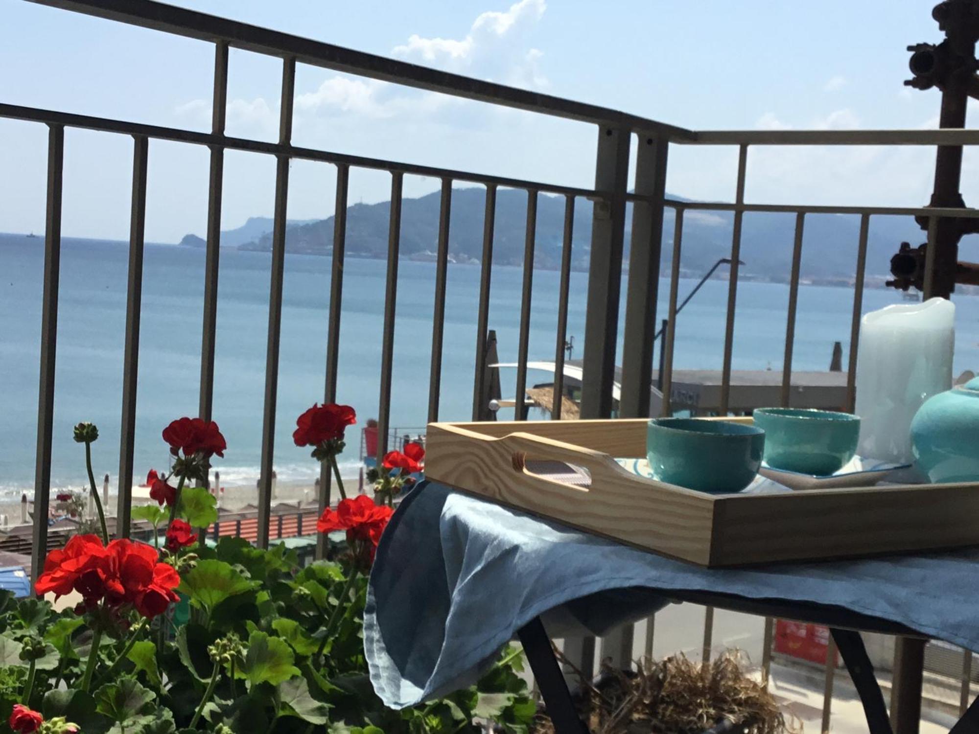 Tramonto Sul Mare - Sea Suite Savone Extérieur photo